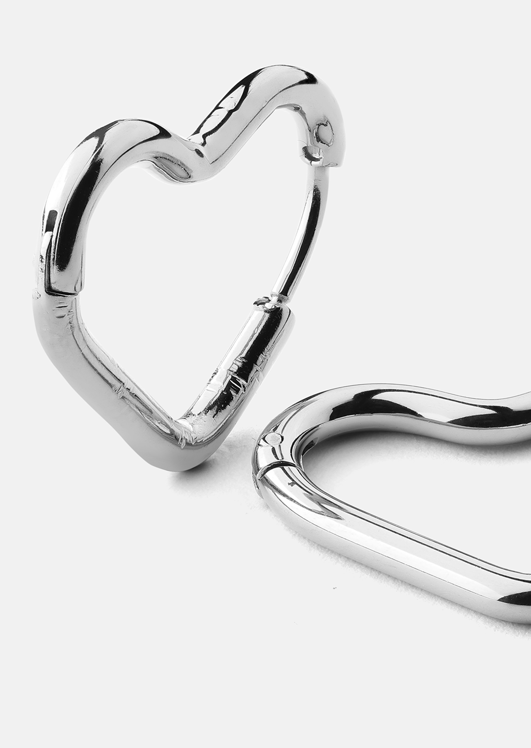 Boucle d’oreille Heart's Embrace - Plaquée argent